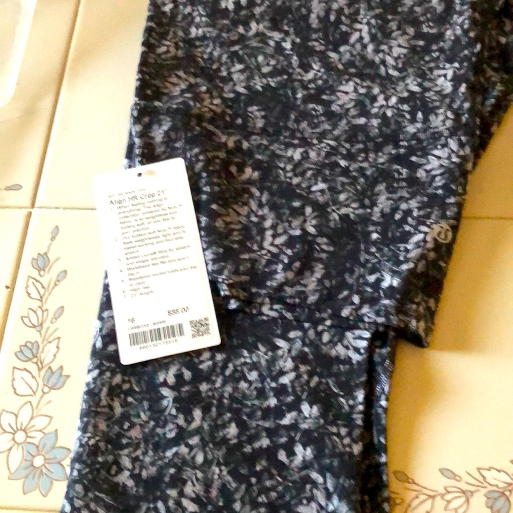 COPY - lululemon Align HR 21 inch Crop Pants Size 16